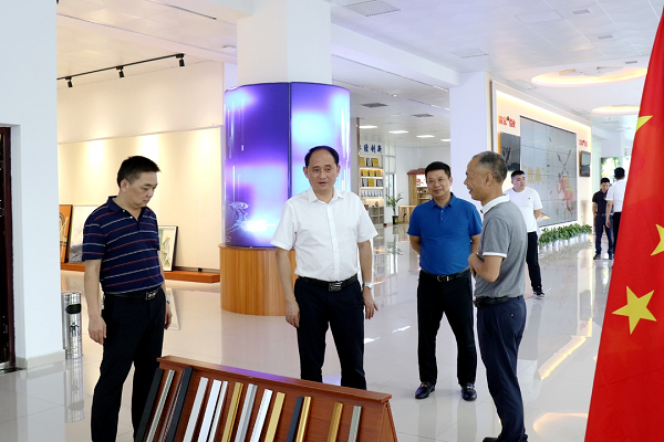 縣長馬吉云赴企業(yè)開展“送政策、解難題、優(yōu)服務(wù)”活動