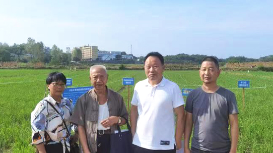 常德市科協(xié)黨組成員、副主席李風(fēng)看望老科技工作者并考察科技示范項目
