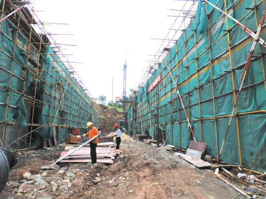 正在建設中的倉儲中心。吳瓊敏 攝.jpg